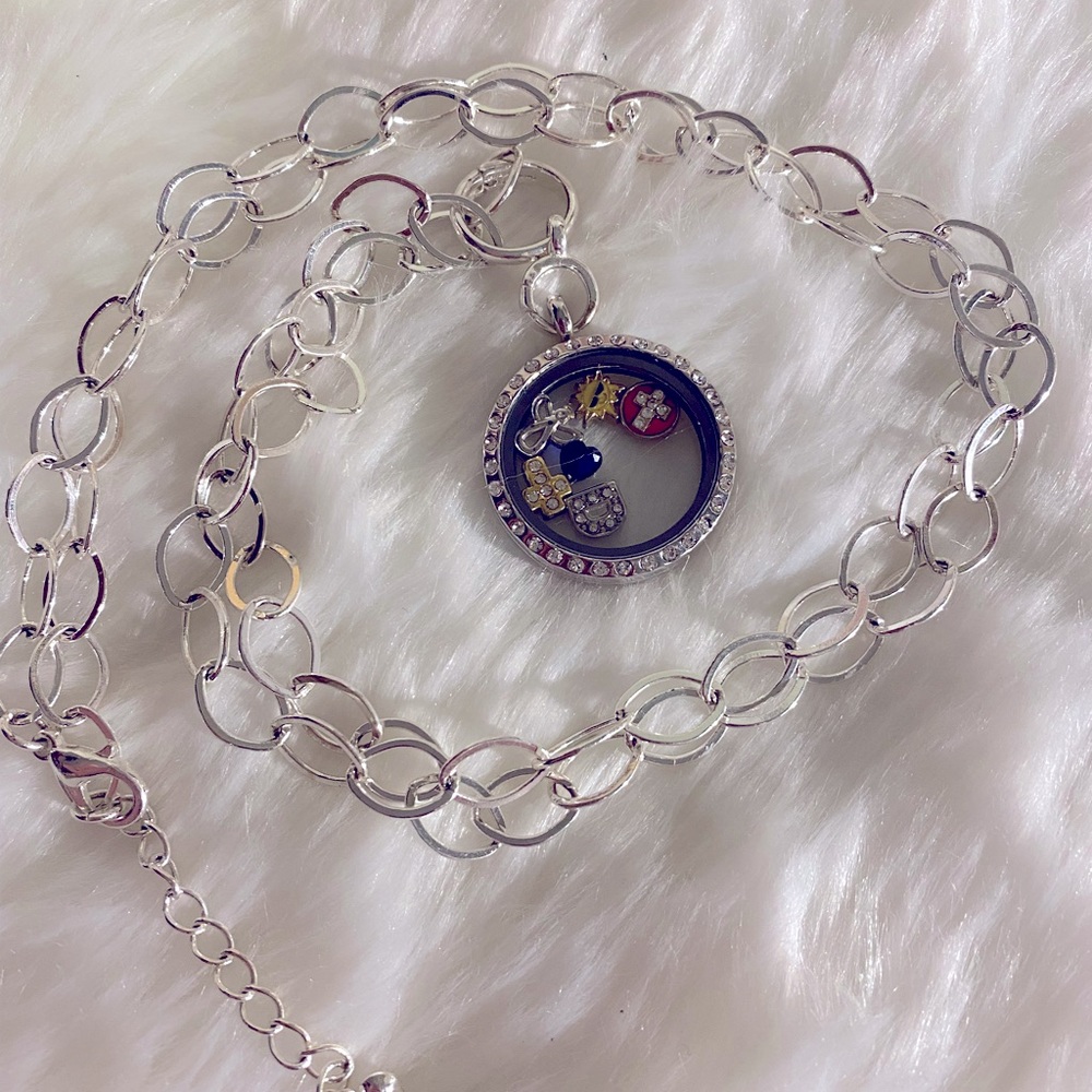 Charm locket rhinestone removeable and chain